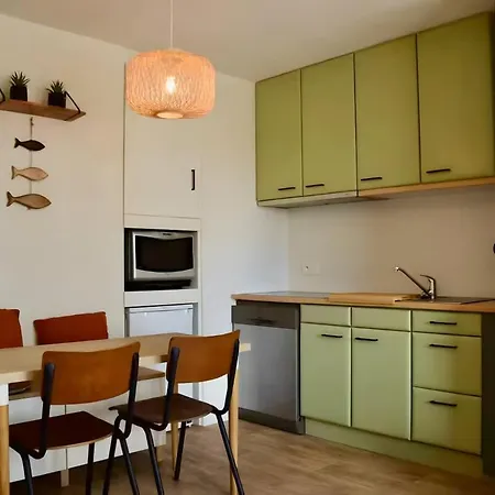 Holiday home Mireille's *